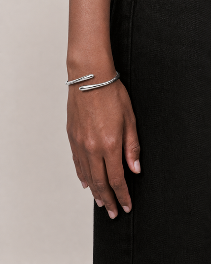 Bracelete Commas aço inoxidável Eloz Studio - fundo branco