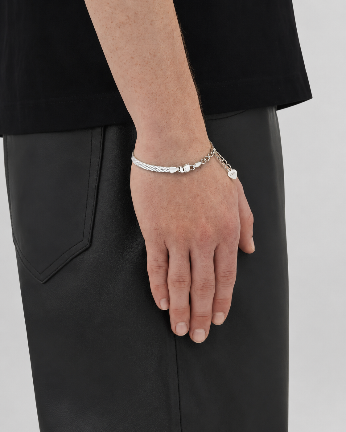 Pulseira RoundMesh aço inoxidável Eloz Studio - com modelo